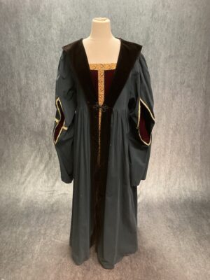shakespearean gray robe